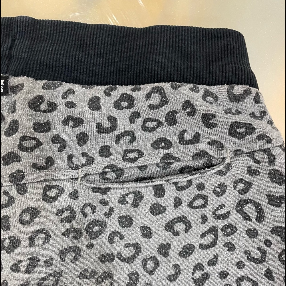 Leopard pattern joggers. - Picture 5 of 5